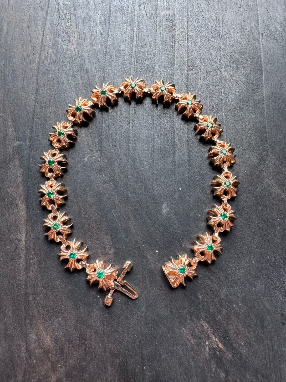 22K Gold Emerald Cross Link Bracelet